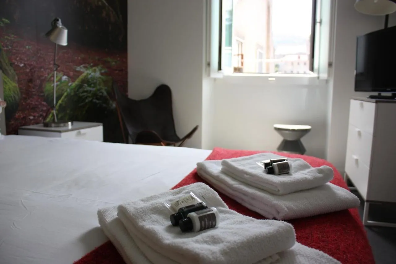 Hostel Moon Hill By Joivy Sintra Portugal